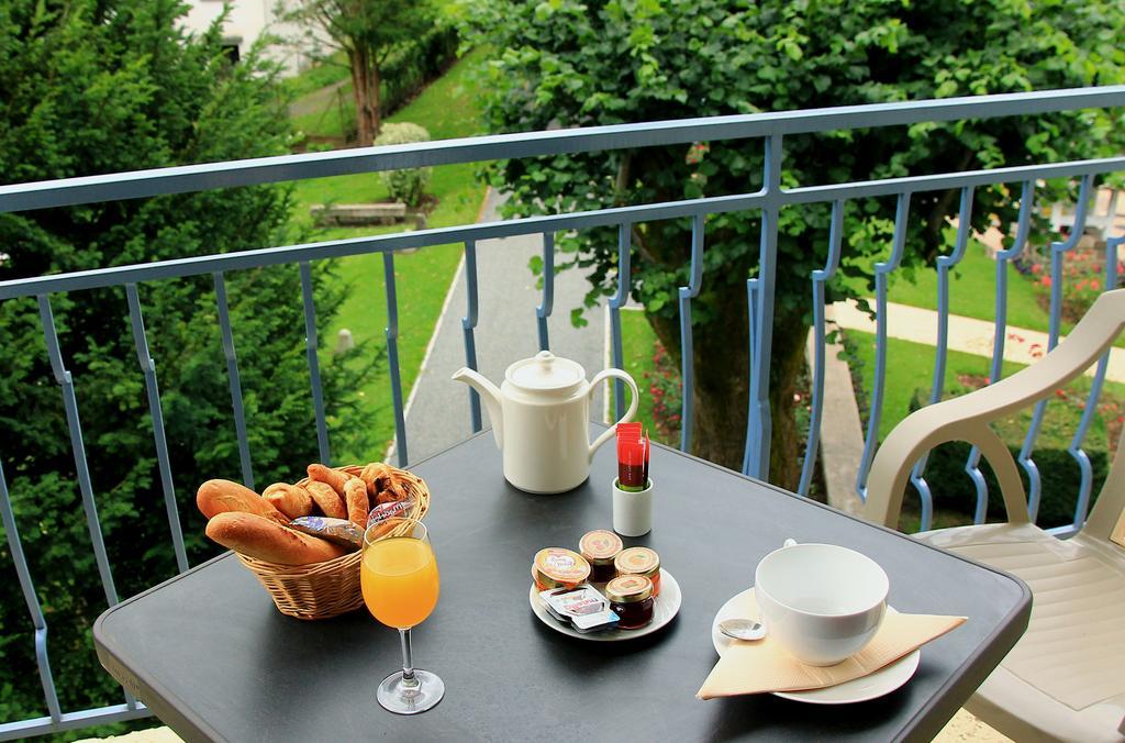 Hotel Beausejour Vic-sur-Cère 객실 사진