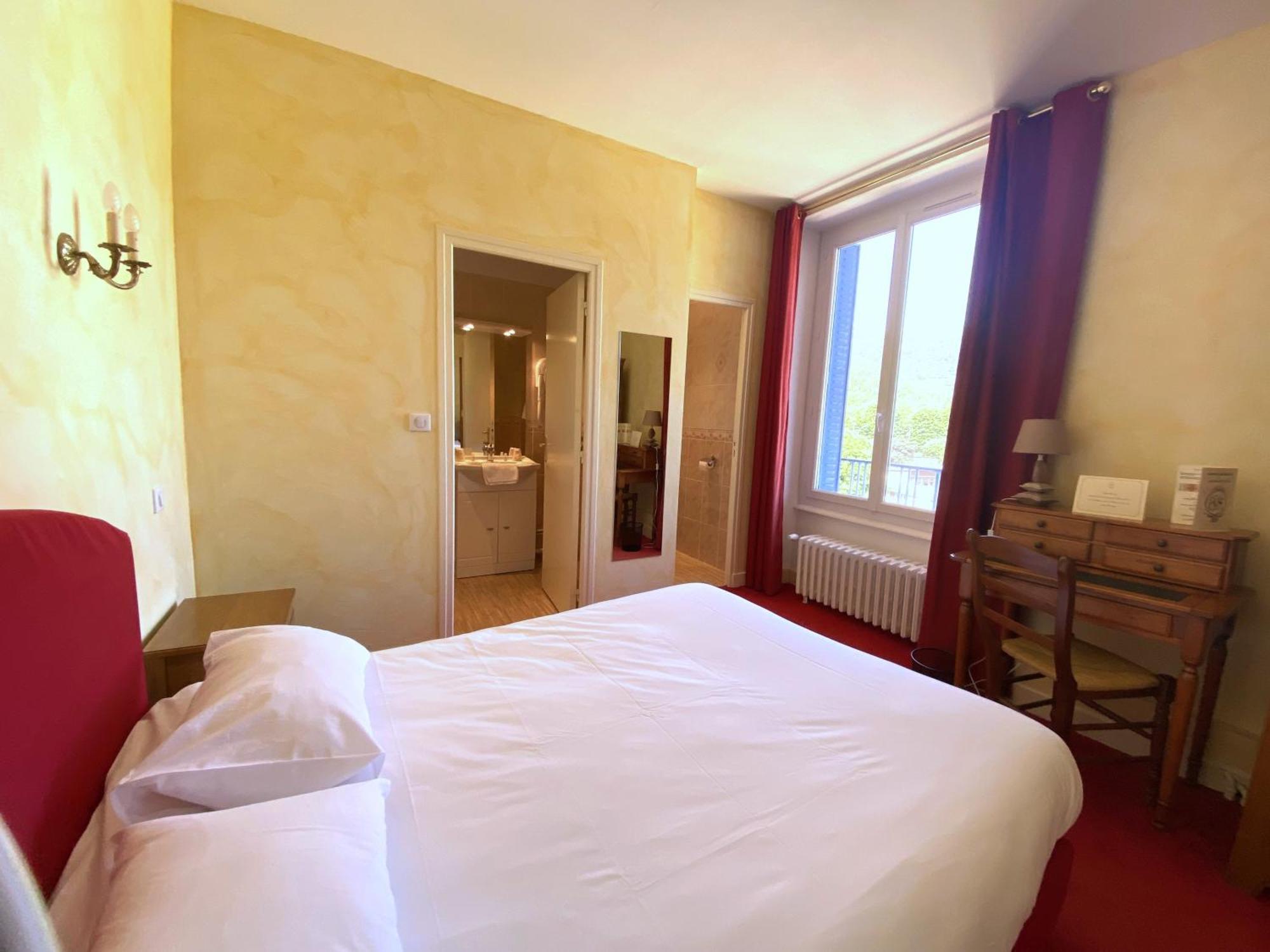 Hotel Beausejour Vic-sur-Cère 객실 사진