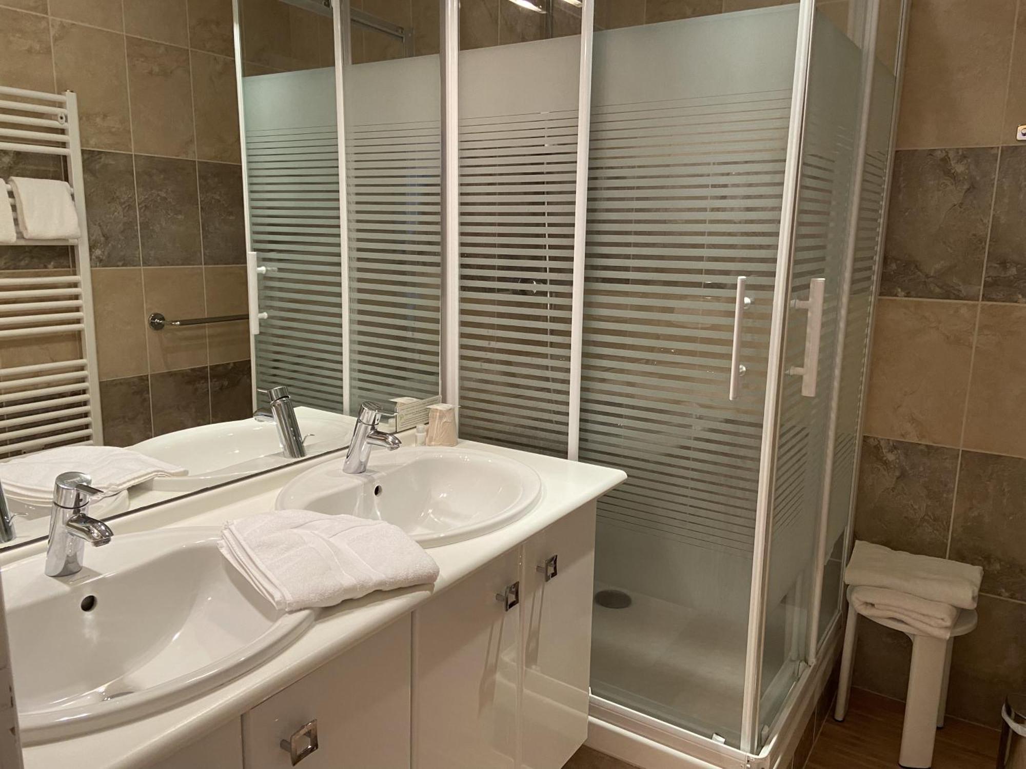 Hotel Beausejour Vic-sur-Cère 객실 사진